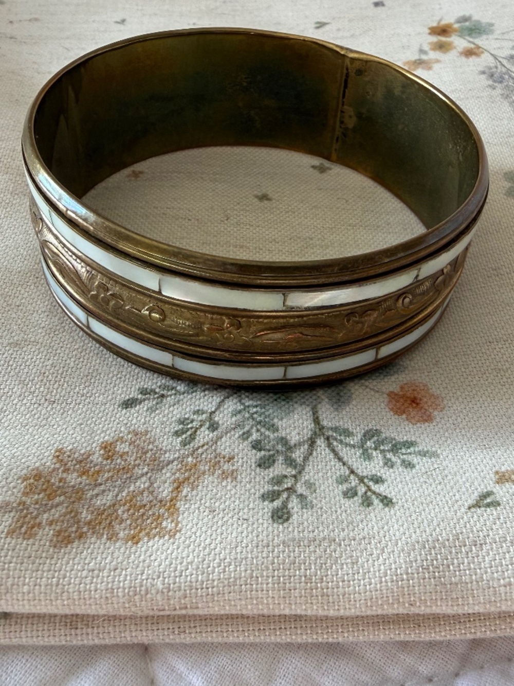 EUC Vintage Brass Bangle Bracelet with Mother-of-Pearl Inlay Boho-Chic Costume